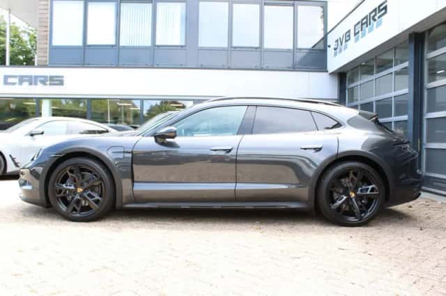 Porsche Taycan (2024) thumbnail 4