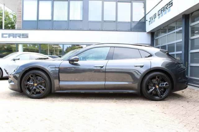 Porsche Taycan (2024) thumbnail 4