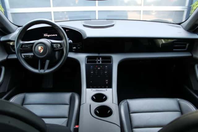 Porsche Taycan (2023) thumbnail 3