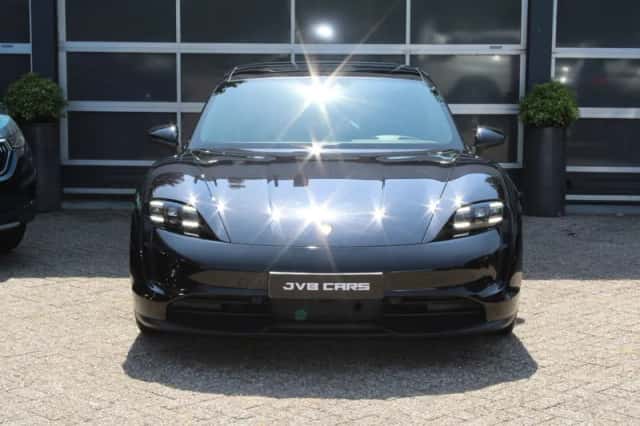 Porsche Taycan (2023) thumbnail 4