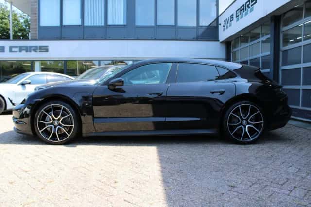 Porsche Taycan (2023) thumbnail 5