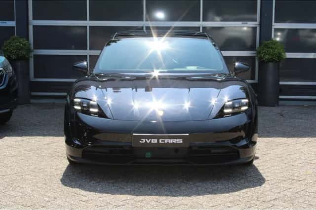 Porsche Taycan (2023) thumbnail 4