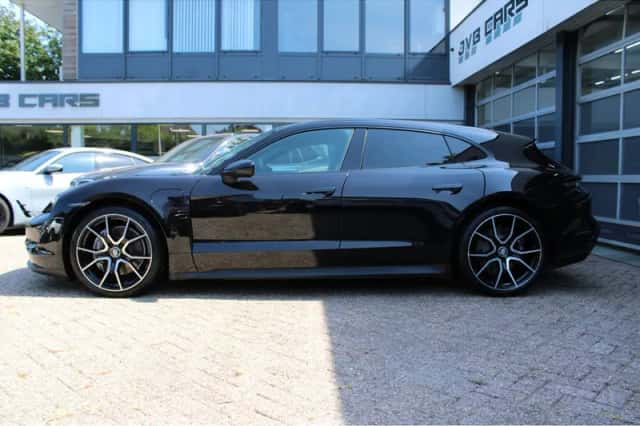 Porsche Taycan (2023) thumbnail 5