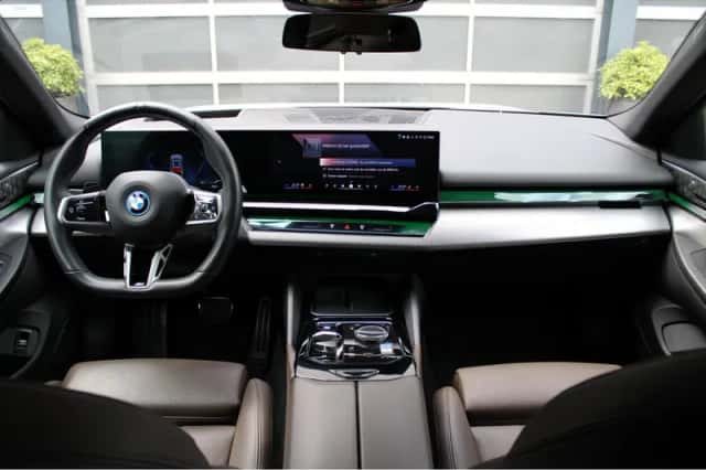 BMW i5 (2024) thumbnail 3