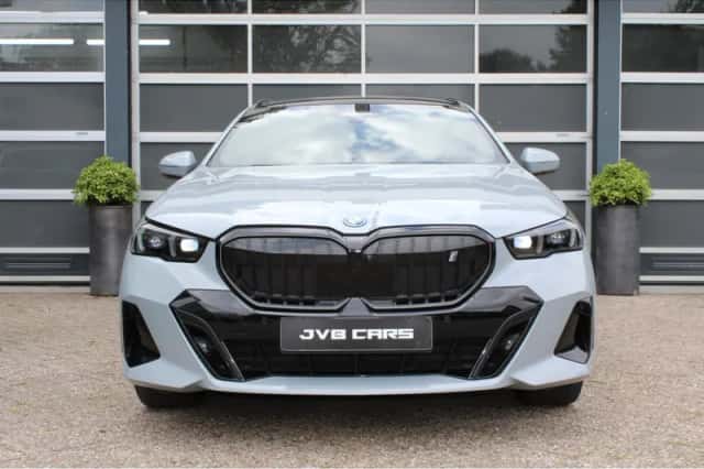 BMW i5 (2024) thumbnail 4