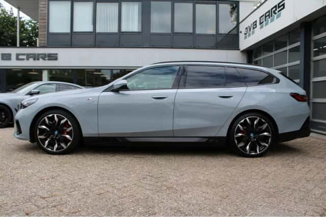 BMW i5 (2024) thumbnail 5
