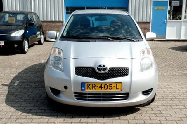 Toyota Yaris (2006) thumbnail 2