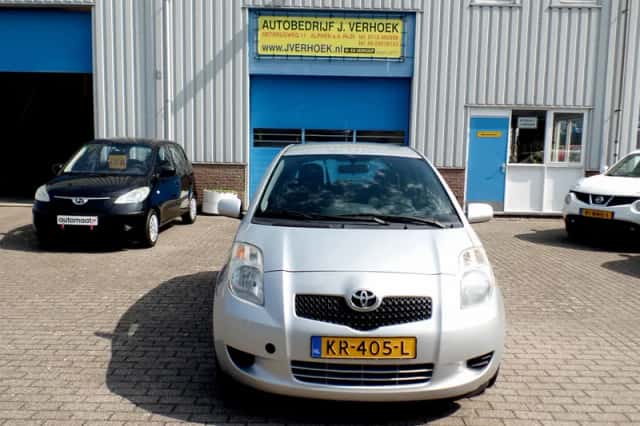 Toyota Yaris (2006) thumbnail 3