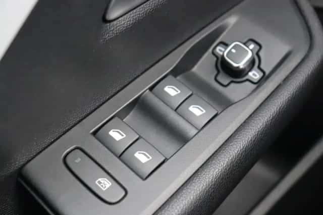 Opel Astra (2023) thumbnail 11
