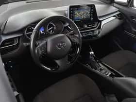 Toyota C-HR (2021) thumbnail 5