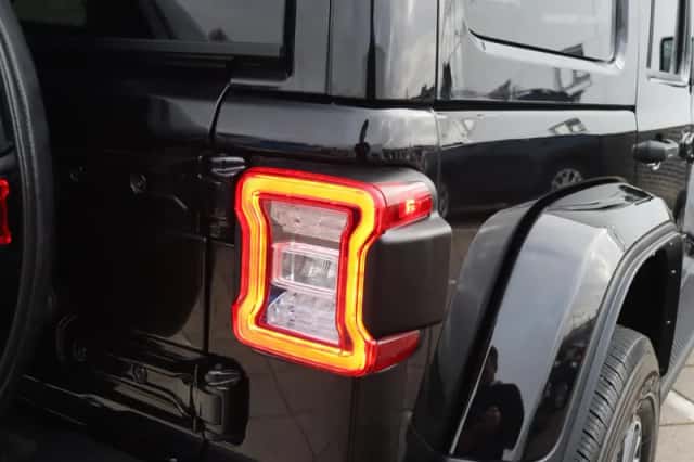 Jeep Wrangler (2021) thumbnail 16