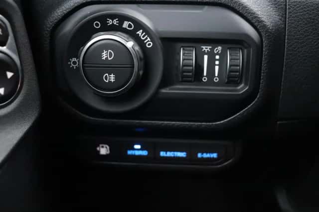 Jeep Wrangler (2021) thumbnail 21