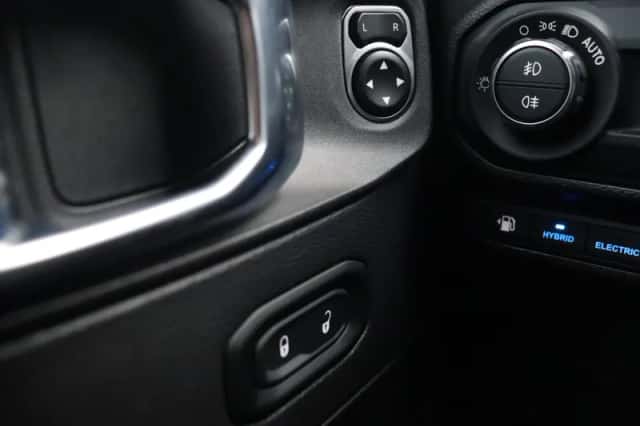 Jeep Wrangler (2021) thumbnail 22