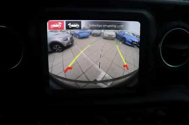 Jeep Wrangler (2021) thumbnail 26