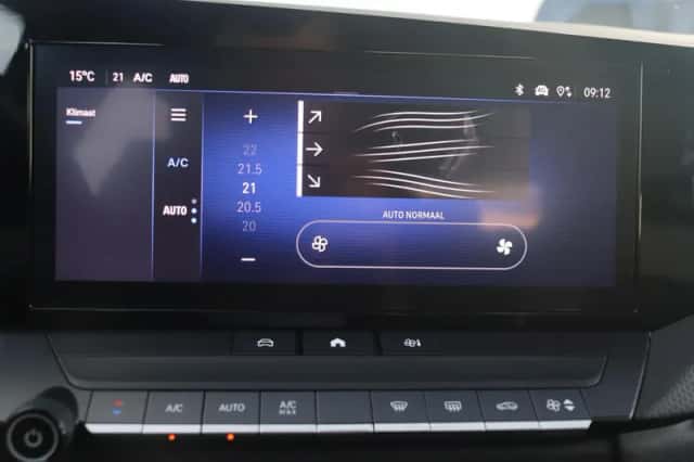 Opel Astra (2023) thumbnail 18