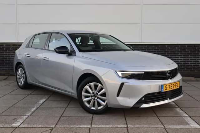 Opel Astra (2023) thumbnail 3