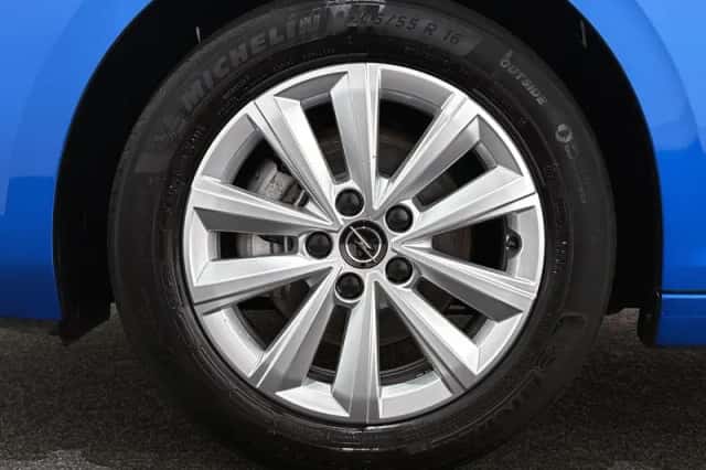 Opel Astra (2023) thumbnail 18