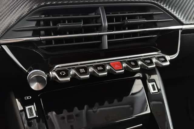 Peugeot 208 (2022) thumbnail 32