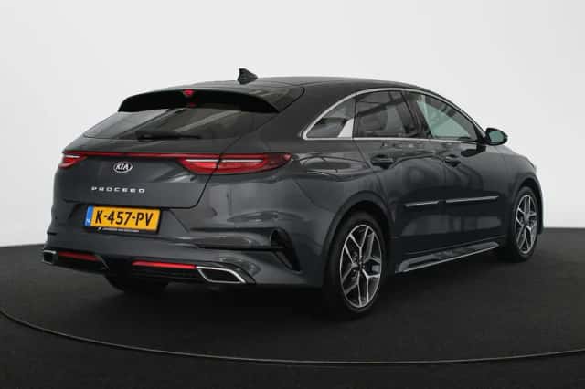 Kia Proceed (2021) thumbnail 3
