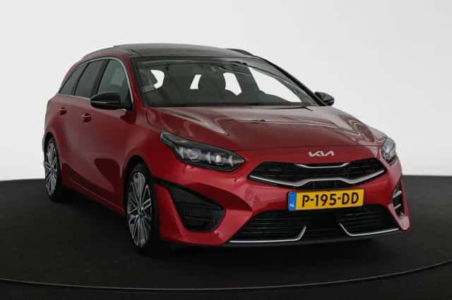 Kia Ceed Sportswagon (2022) thumbnail 2