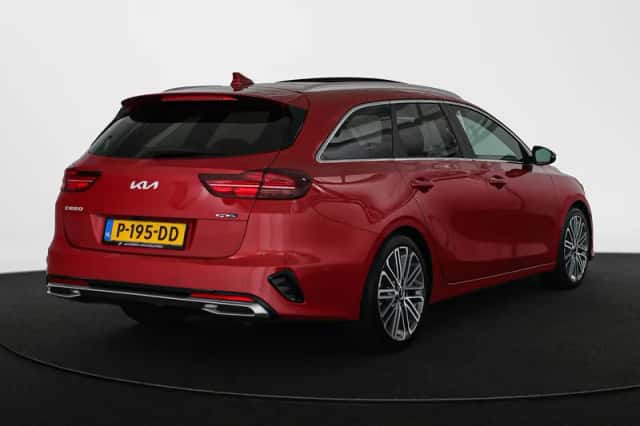 Kia Ceed Sportswagon (2022) thumbnail 3