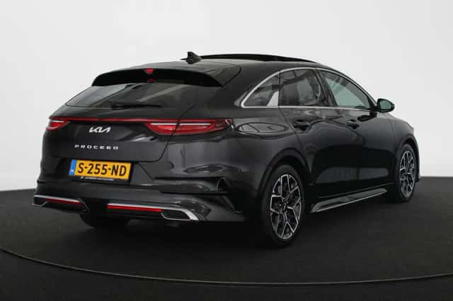 Kia Proceed (2023) thumbnail 3