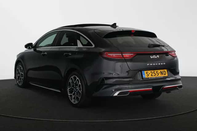 Kia Proceed (2023) thumbnail 4