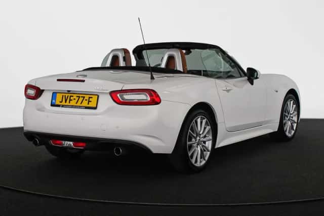 Fiat 124 Spider (2018) thumbnail 3