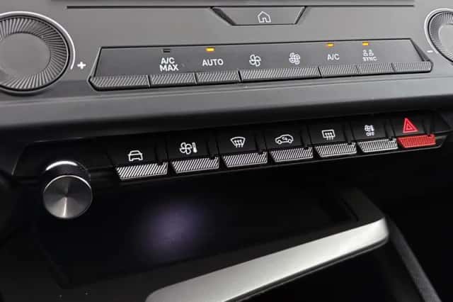 Peugeot 308 (2024) thumbnail 18