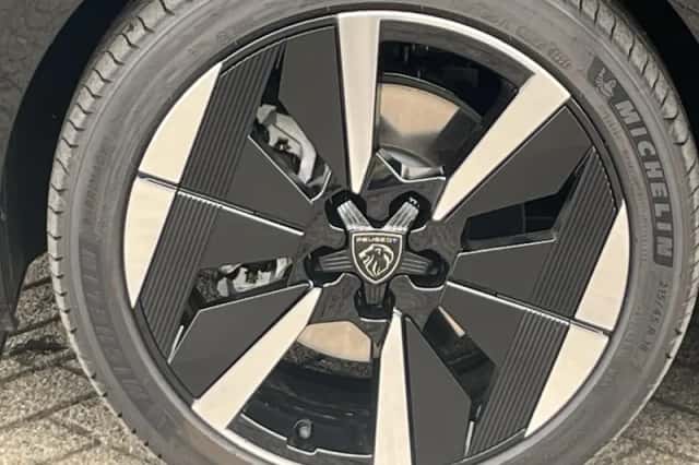 Peugeot e-308 (2025) thumbnail 4