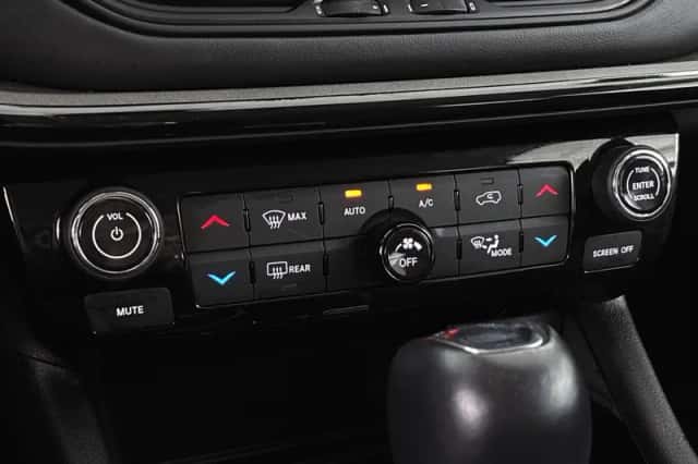 Jeep Compass (2023) thumbnail 25