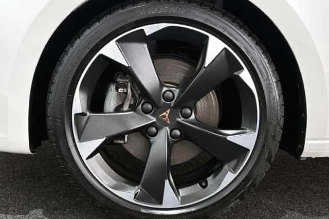 CUPRA Leon (2022) thumbnail 22
