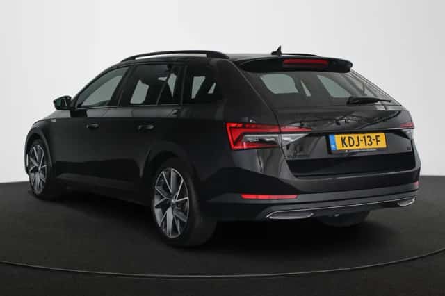 Škoda Superb (2022) thumbnail 4