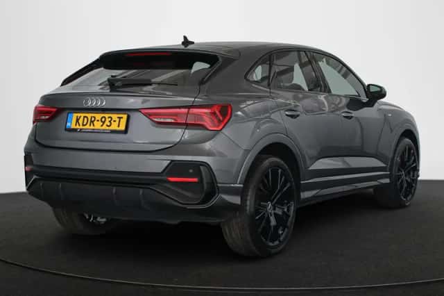 Audi Q3 (2022) thumbnail 3