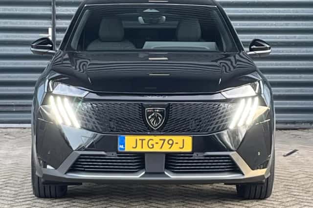 Peugeot 3008 (2025) thumbnail 2