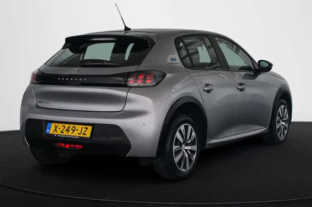 Peugeot e-208 (2023) thumbnail 3