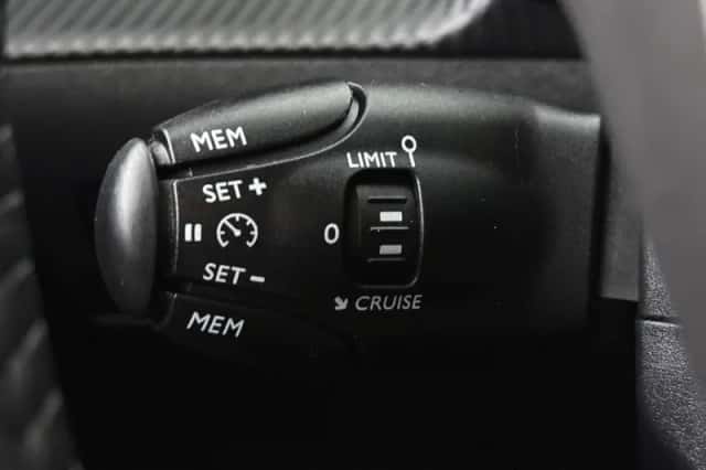 Peugeot e-208 (2023) thumbnail 26