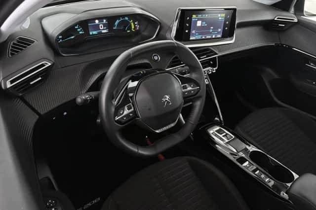 Peugeot e-208 (2023) thumbnail 5