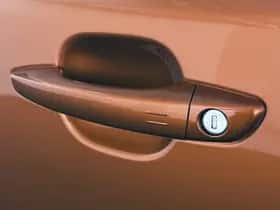 Peugeot 2008 (2023) thumbnail 18