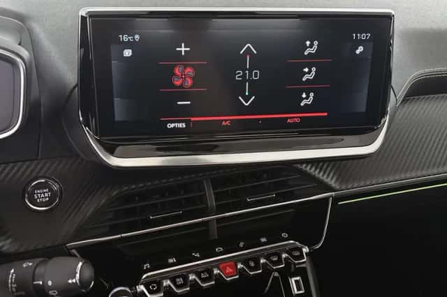 Peugeot 2008 (2023) thumbnail 23