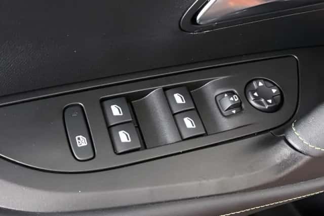 Peugeot 2008 (2023) thumbnail 30