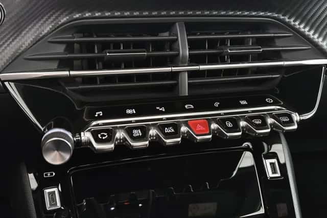 Peugeot 2008 (2023) thumbnail 36