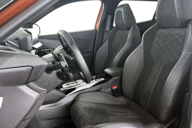 Peugeot 2008 (2023) thumbnail 6