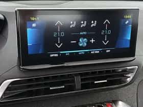 Peugeot 3008 (2022) thumbnail 25