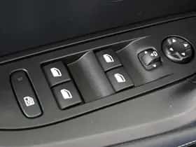 Peugeot e-2008 (2022) thumbnail 31