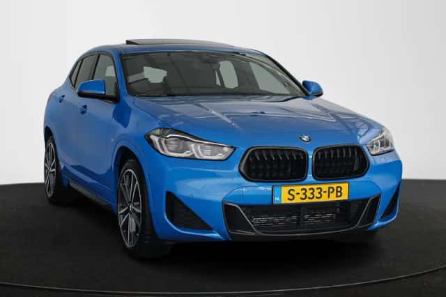 BMW X2 (2021) thumbnail 2