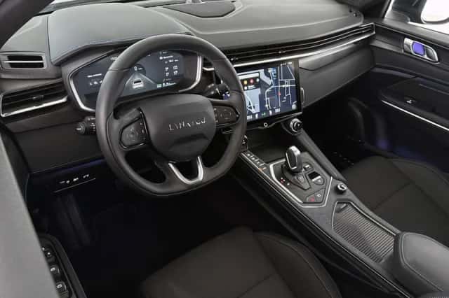 Lynk & Co 01 (2023) thumbnail 5