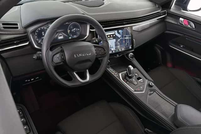 Lynk & Co 01 (2024) thumbnail 5