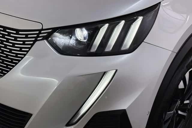 Peugeot e-2008 (2023) thumbnail 18