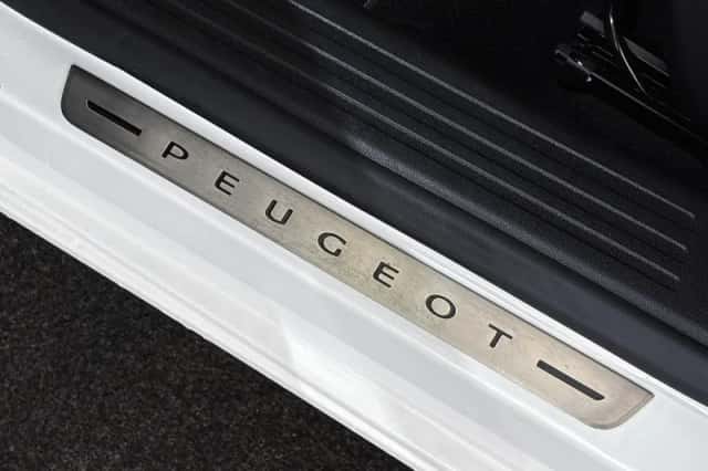 Peugeot e-2008 (2023) thumbnail 22